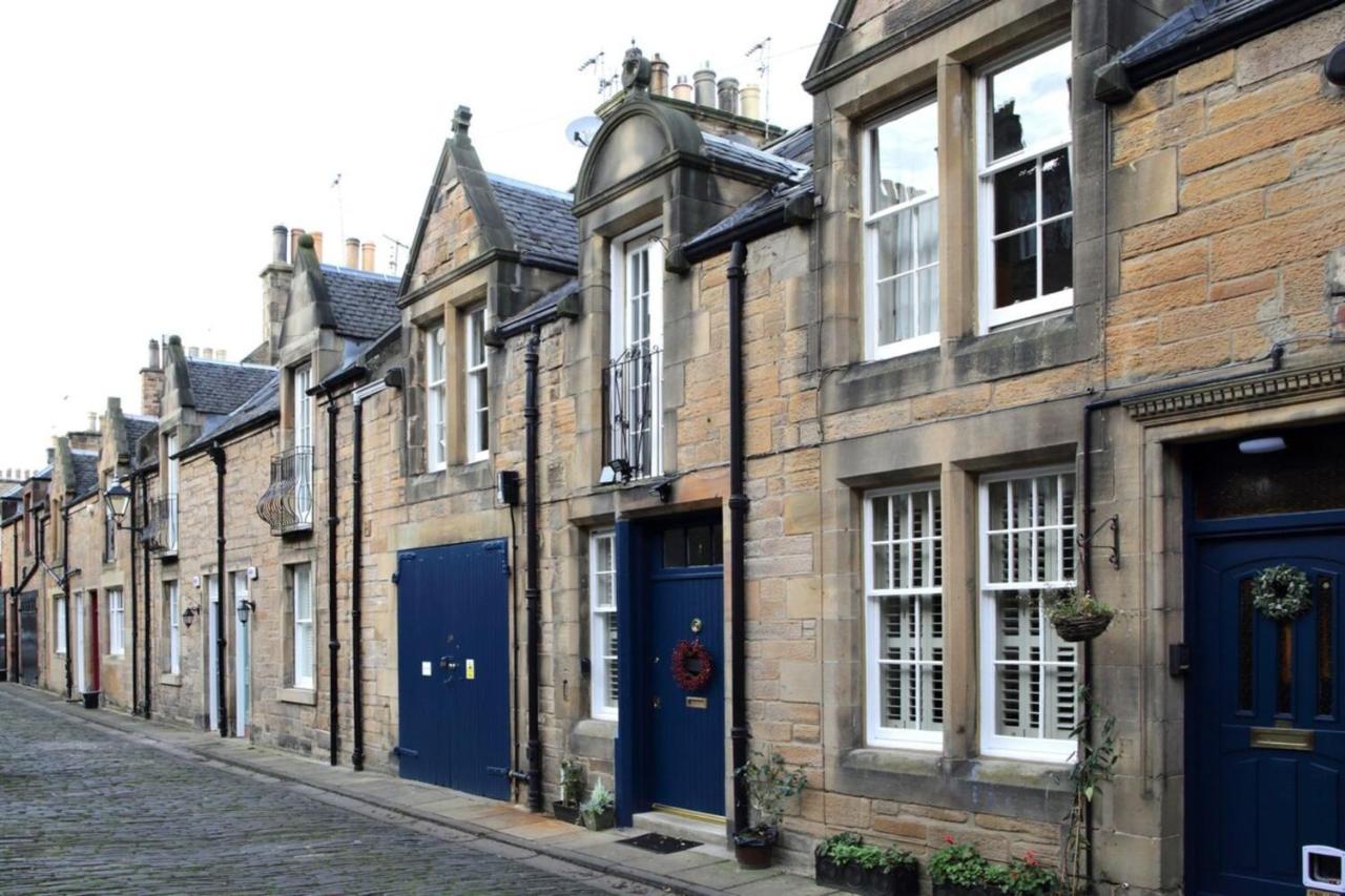 Quiet Ground Floor Mews Flat And Parking Appartement