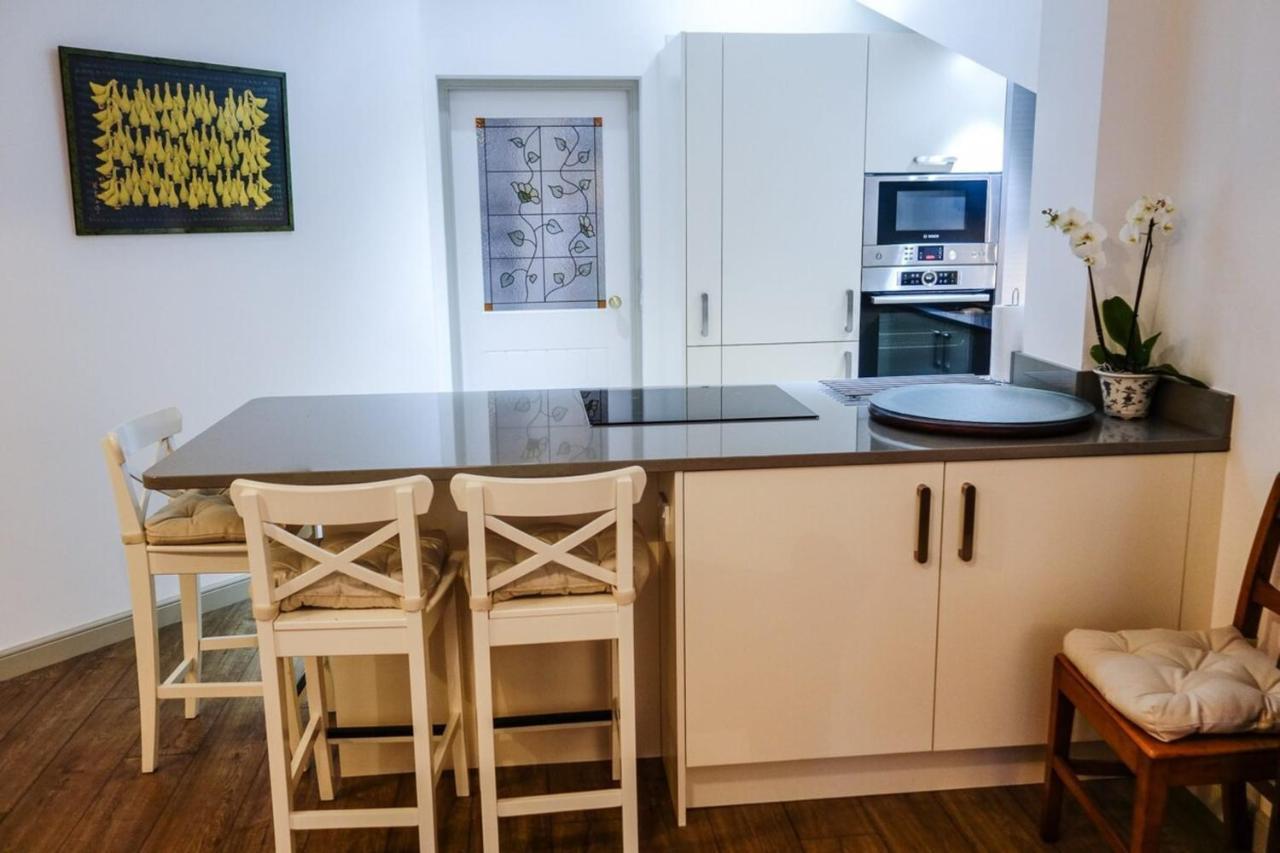 Quiet Ground Floor Mews Flat And Parking Appartement